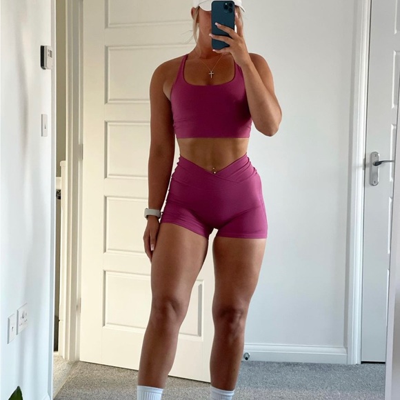 Alphalete surface elevation sports bra in candy apple - Picture 2 of 11